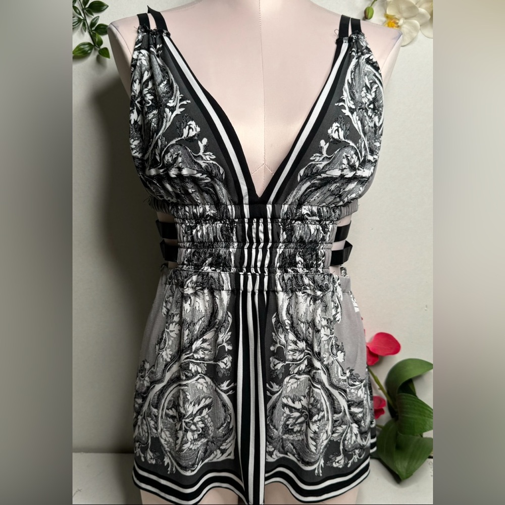 🖤 Express Black & White Top 🖤